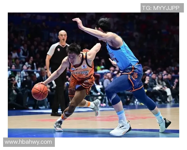 全明星球员齐聚足球场精彩瞬间尽收眼底