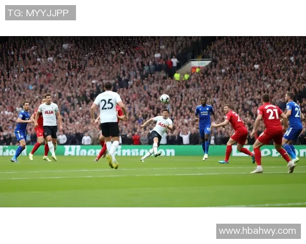 因伤退场的足球球星深度分析 他的受伤对球队的影响与未来复出的前景