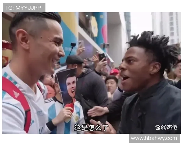 足球巨星与街头普通人邂逅瞬间感人故事引发热议真诚与偶遇的完美结合